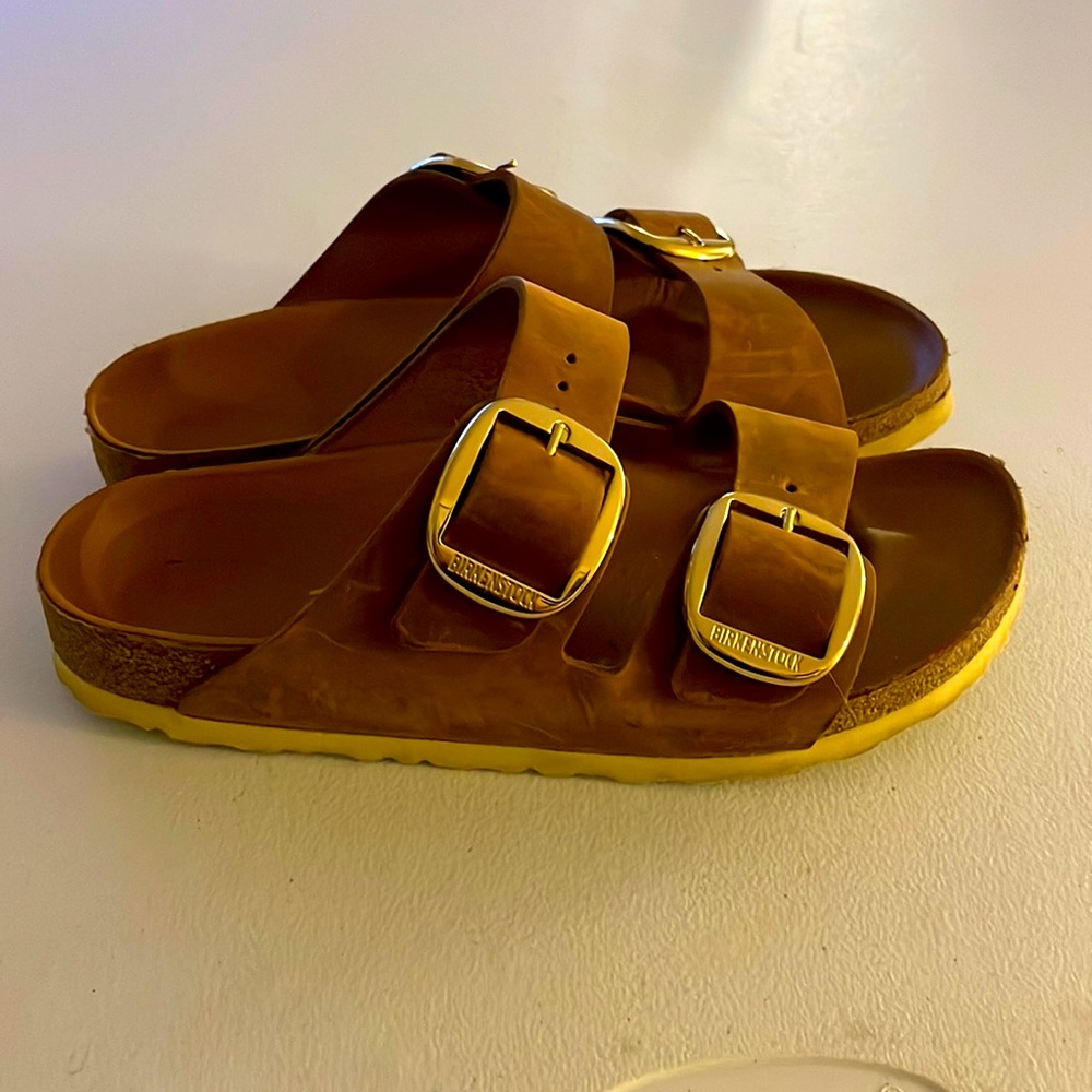 EUC Women’s Birkenstock Big Buckle Arizona size 39 in Cognac.